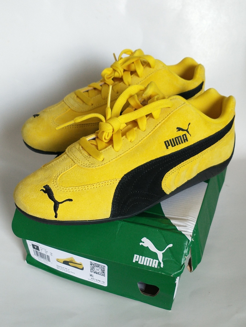 NWOT Puma Speedcat Jr/Men’s Yellow and Black Suede Sneakers.SIZE 7US, EU39, 25cm